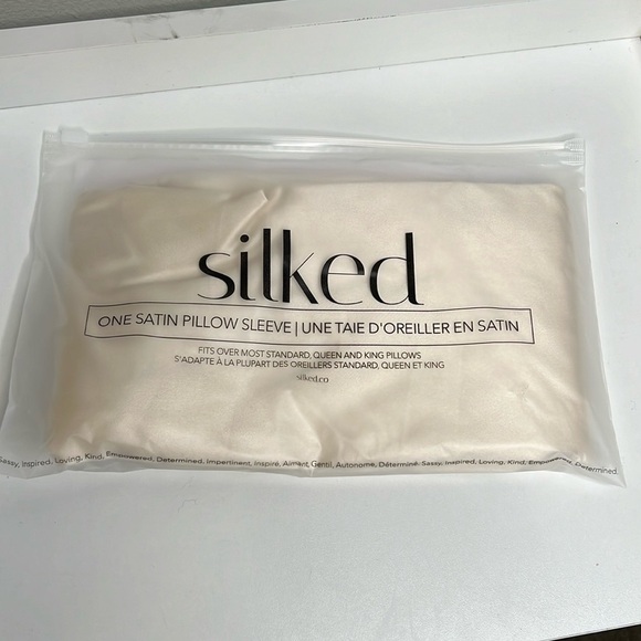 Silked Satin Pillow Sleeve in Ivory NWT 26" x 18" - Picture 1 of 3